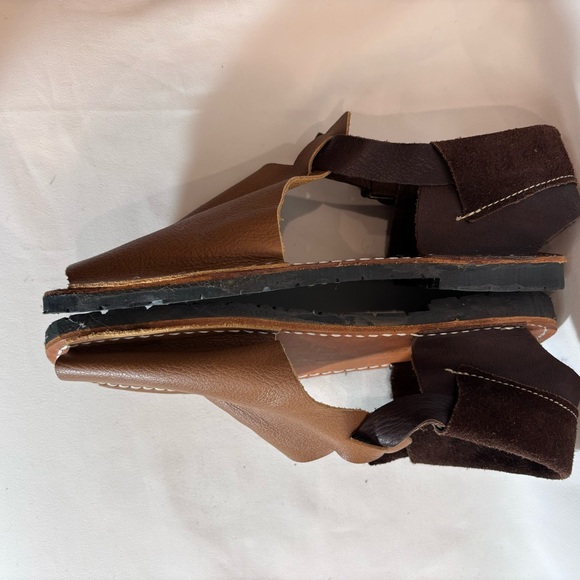 Handcrafted Brown Leather Women’s Sandals - Picture 6 of 10